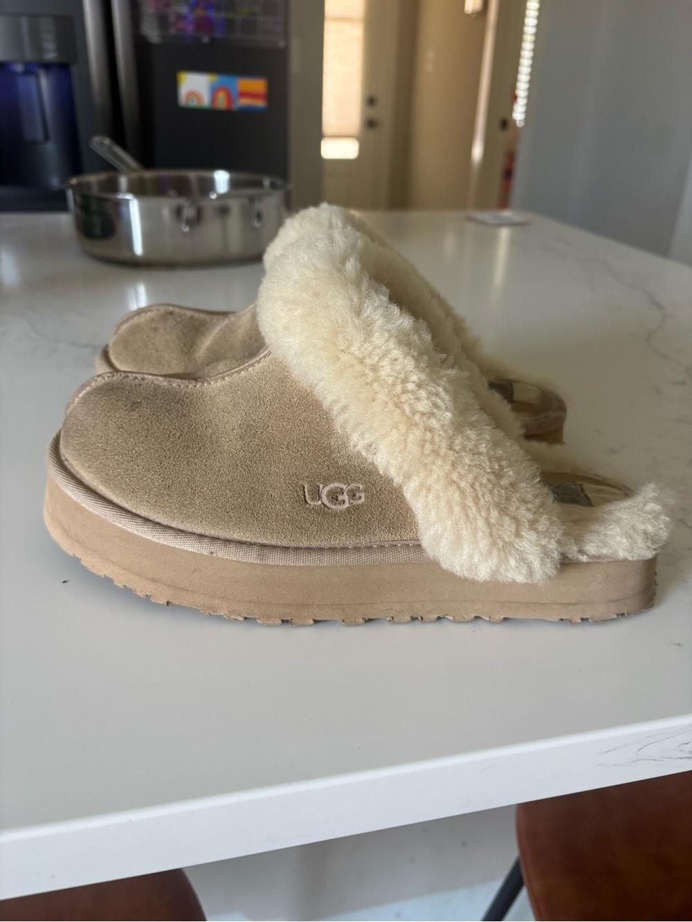 UGG Women’s Sand Disquette Slippers Size 8